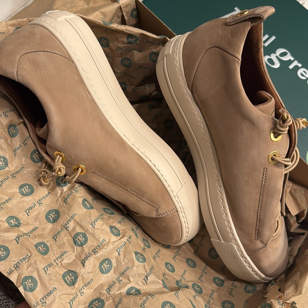 Nubuk leather sneakers. US sizes Never worn